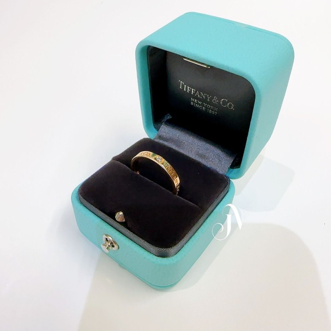 Tiffany and co 750 top