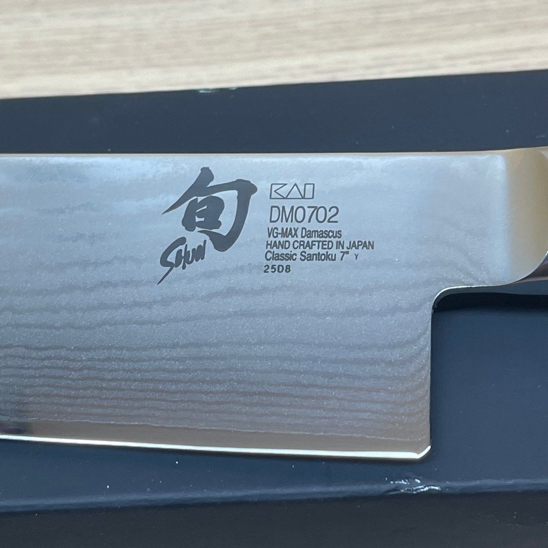 Shun Classic 7 inch Santoku Knife, Handcrafted in Japan, DM0702