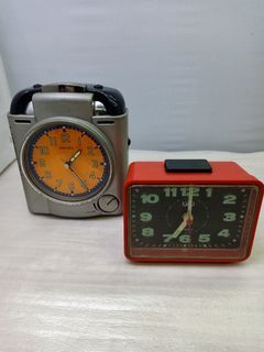 Vintage Seiko and Q&Q Table Top alarm clock 
345 each *Y359