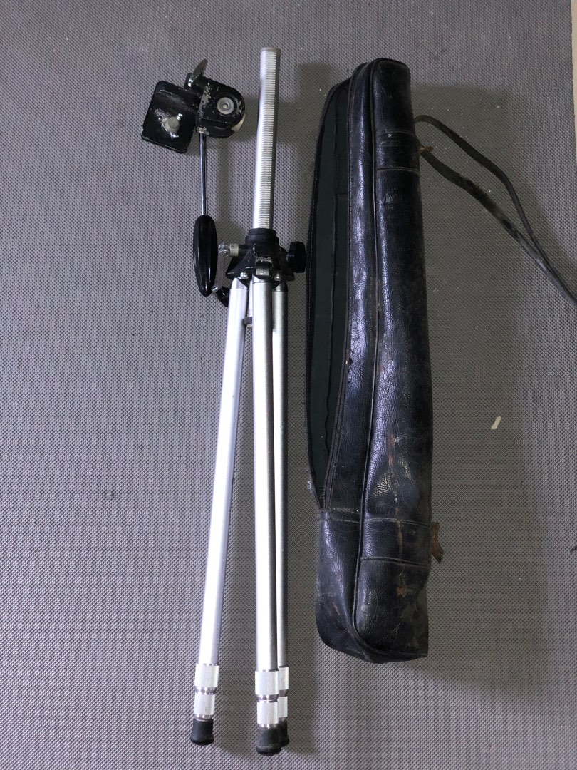 VINTAGE TRIPOD & PADDED CASE, EX COND, FULLY TELESCOPIC + CENTRE