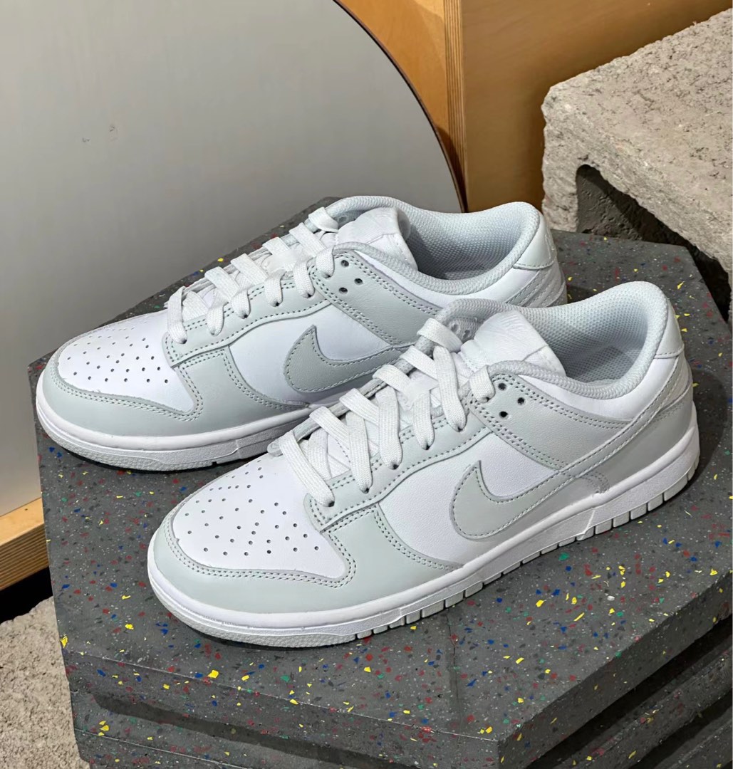 W NIKE DUNK LOW (PHOTON DUST), 女裝, 鞋, 波鞋- Carousell