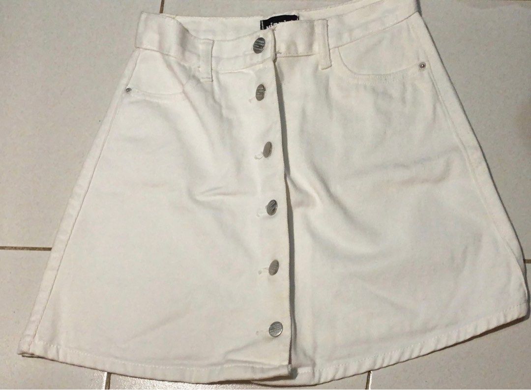White Hard Denim Skirt (Category: Skirts) located in Pasig City. Submitted by chaesoons (Listing ID 1258617871, Image 1). Description: decluttering sale size: 27-28 used once for delivery: direct ggx sco sdd.