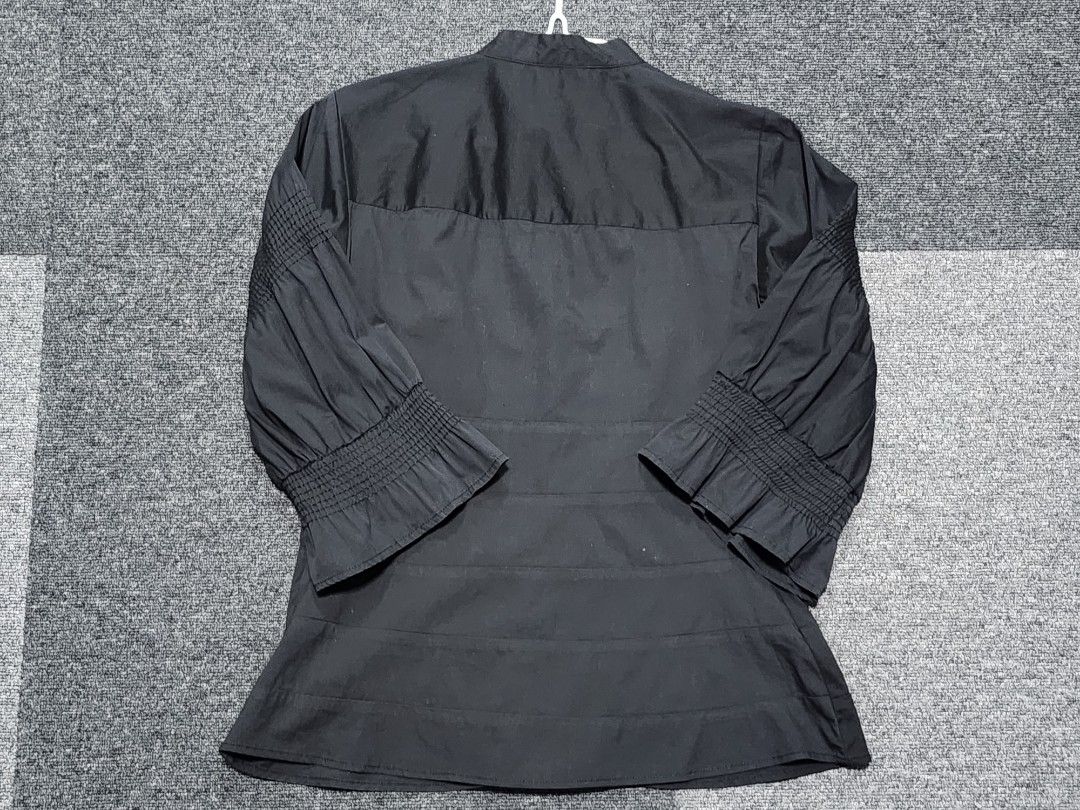 Zara Open Collar Button down Blouse (Category: Blouses) located in Tarlac. Submitted by jemserrano (Listing ID 1258674941, Image 2). Description: Zara Blouse Medium on Tag Very good condition has discoloration inside neckline not visible outside. See pictures for reference 9.5/10 color rate.