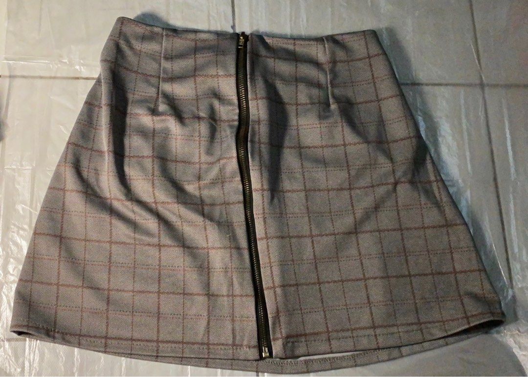 Zipper Checkered Skirts (Category: Skirts) located in Pasig City. Submitted by chaesoons (Listing ID 1258614549, Image 1). Description: decluttering sale garterized size: 27-28 used once for delivery: direct ggx sco sdd.