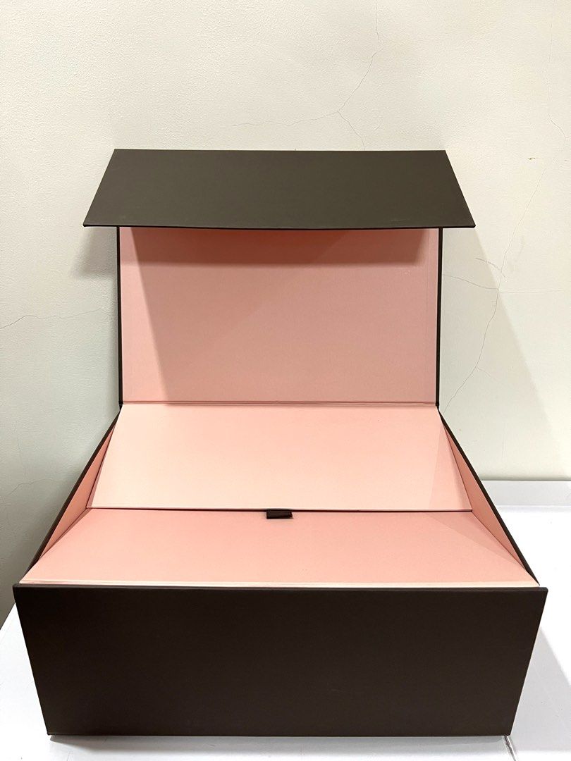 Delvaux Folding Box (Magnetic) (Category: Luxury Bags & Wallets) located in Subic. Submitted by parisianboxes (Listing ID 1258732686, Image 2). Description: L41xW17xH31 cm All items are original and authentic from Paris, France.🇫🇷🇫🇷🇫🇷 Prices are based on size, weight, shipment rates and availability. .