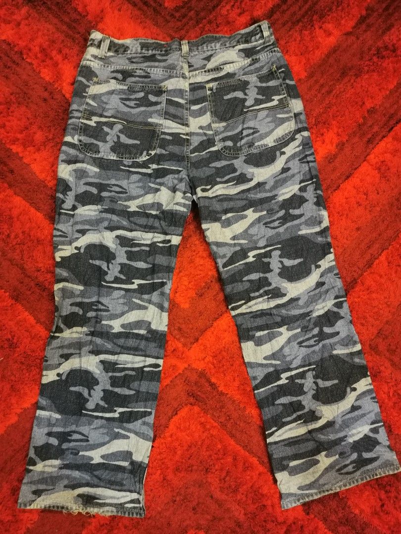 Camo jeans with red stripe discount