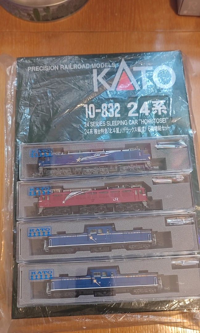 全新Kato 10-831 及10-832 24系寝台特急「北斗星」 DX 編成，全篇12輛 