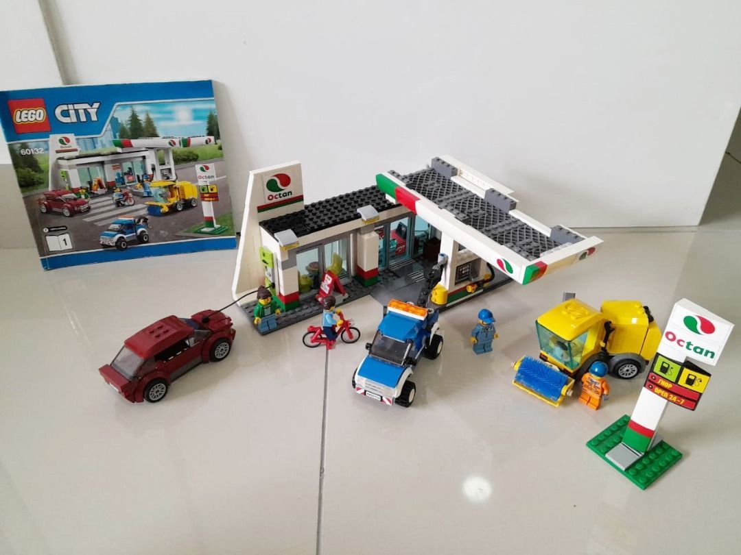 LEGO SERVICE STATION 60132 USED ORIGINAL LEGO SET PUMP STATION