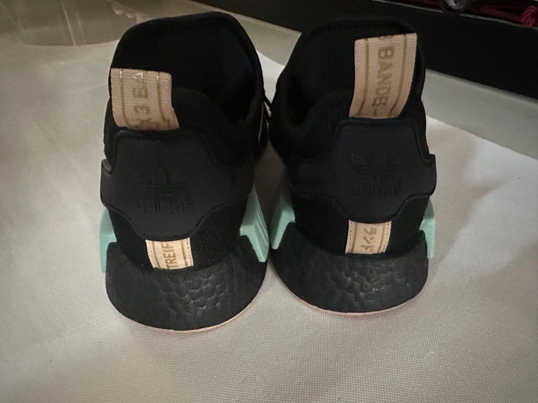 All black hot sale womens nmds