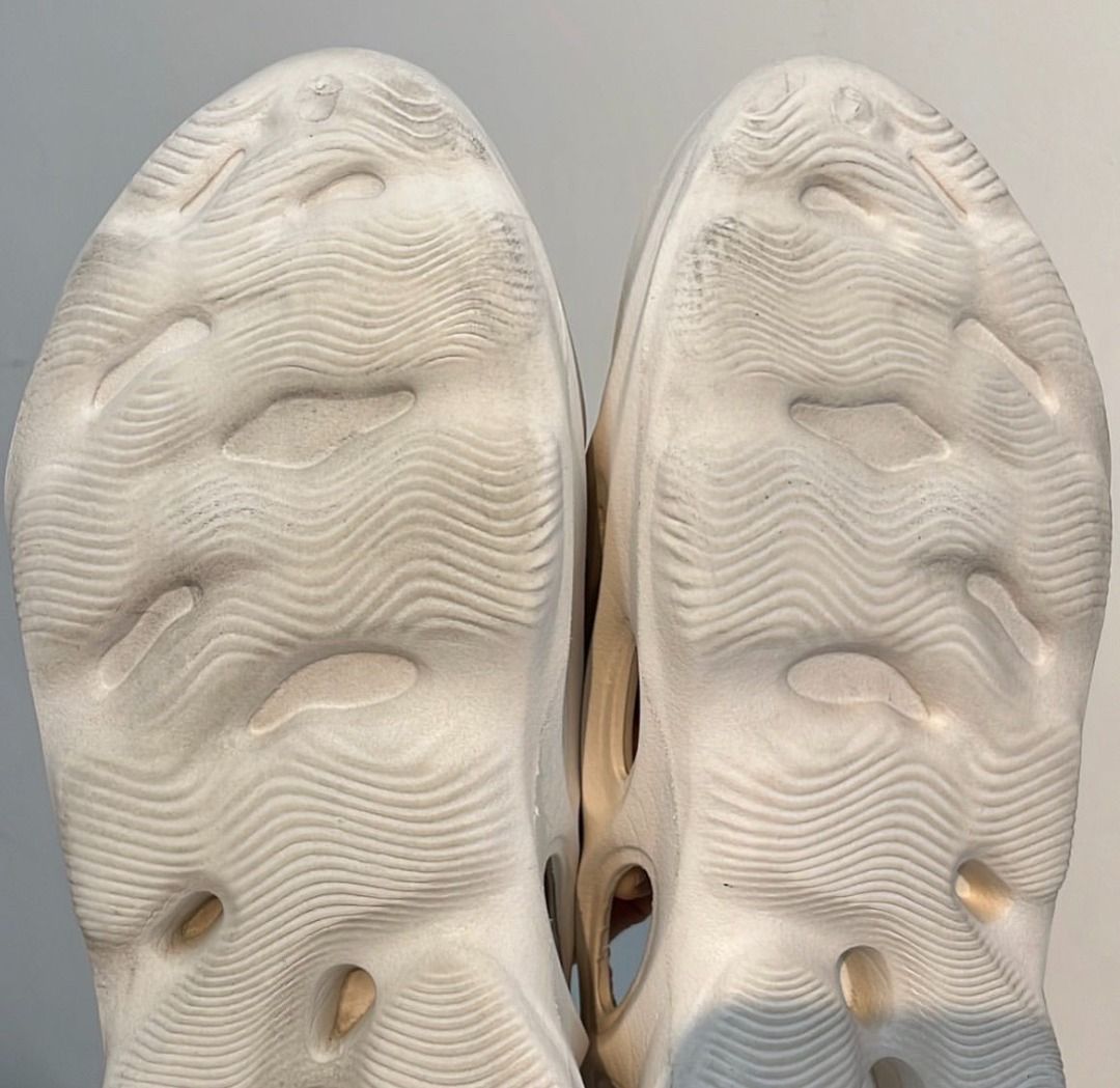 adidas Yeezy Foam Runner 'Sand', 他的時尚, 鞋, 運動鞋在旋轉拍賣