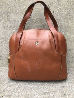 Aigner 焦糖滑面牛皮手提貝殼包
