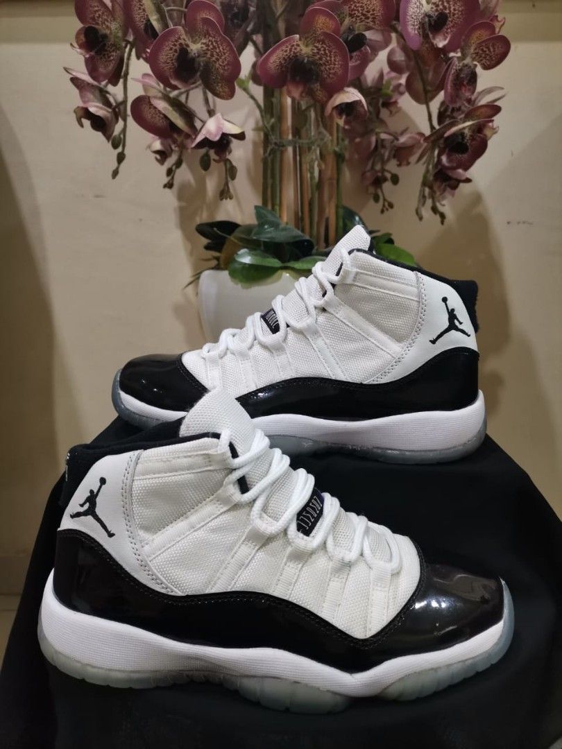 Jordan concord 11 size 7 hot sale