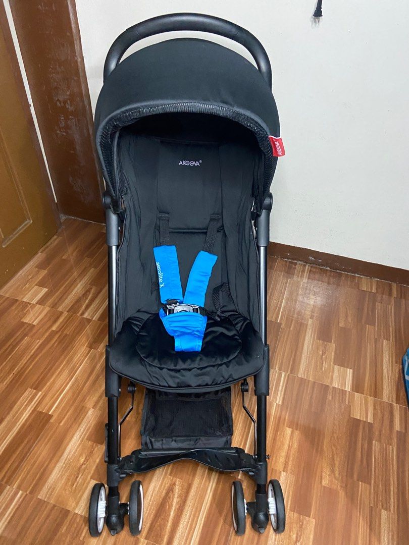 Akeeva Aerolite X Pockit stroller Babies Kids Going Out
