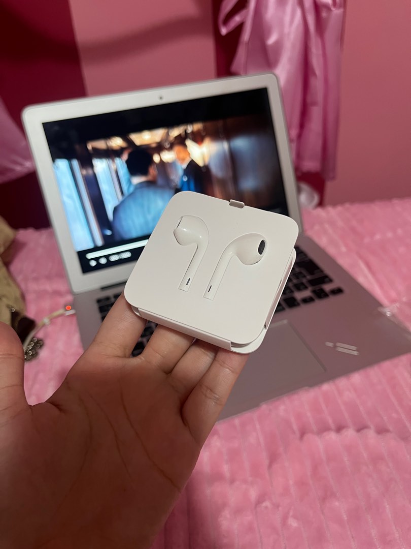 Apple Earpods Lightning Connector, Audio, Earphones on Carousell