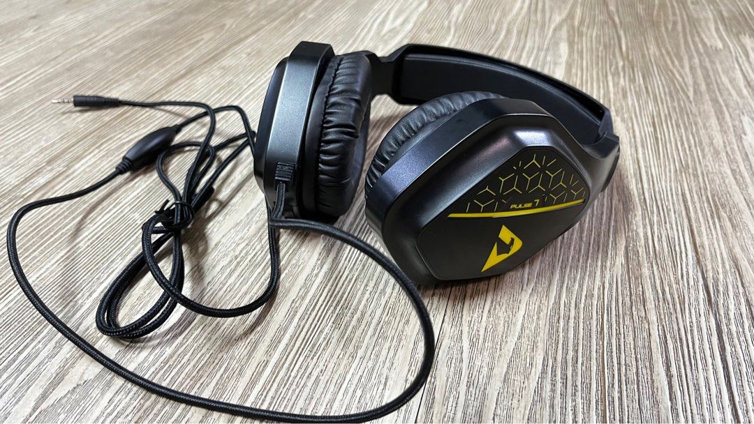 Pulse 7 headset outlet