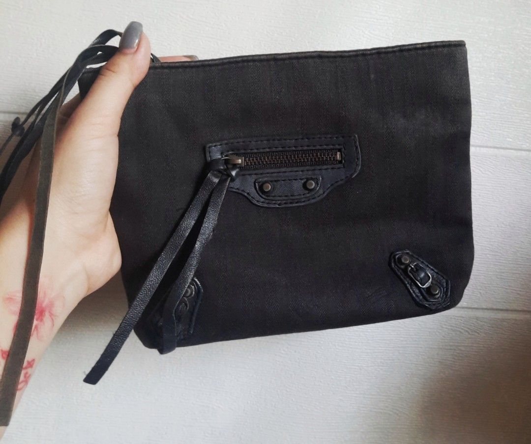 Authentic balenciaga pouch (Category: Luxury Bags & Wallets) located in Santa Rosa. Submitted by dannie.warren (Listing ID 1209042524, Image 1). Description: 100% authentic store bought.