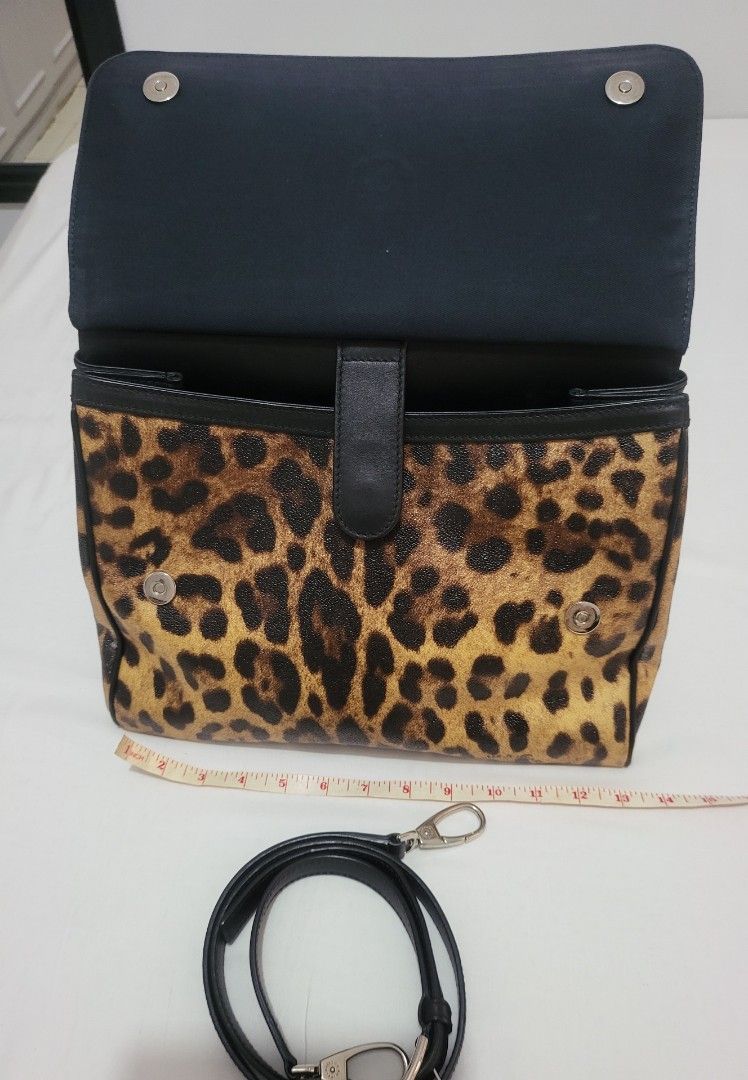Authentic Dolce and Gabbana Sicily Printed (Category: Luxury Bags & Wallets) located in Manila. Submitted by jml.ecg (Listing ID 1258805940, Image 3). Description: nice for travelling spacious from abu dhabi with sling dustbag and cards flaws noted with white spot at the side barely noticeable bag still in very good condition from 40k doe to 29500.