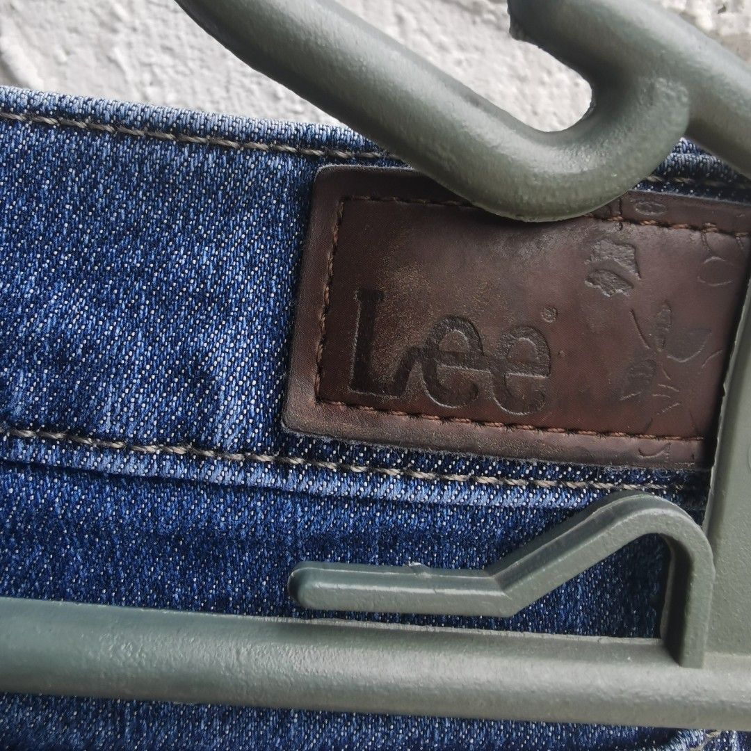 lee jeans relaxed fit at the waist