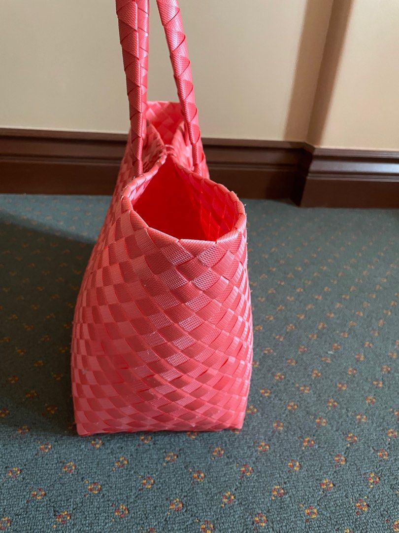 Bayong Bag (Category: Shoulder Bags) located in Quezon City. Submitted by thyca (Listing ID 1258767889, Image 3). Description: Almost brand new. Selling low for bag fund..