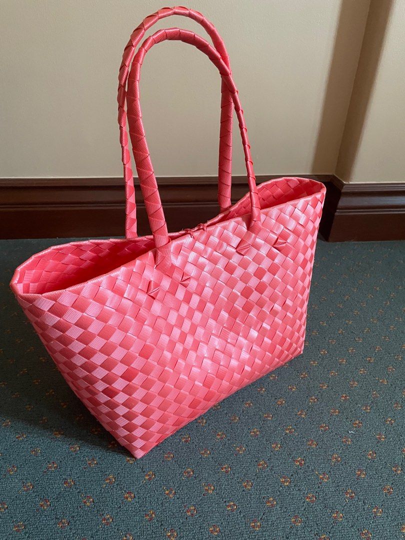 Bayong Bag (Category: Shoulder Bags) located in Quezon City. Submitted by thyca (Listing ID 1258767889, Image 2). Description: Almost brand new. Selling low for bag fund..