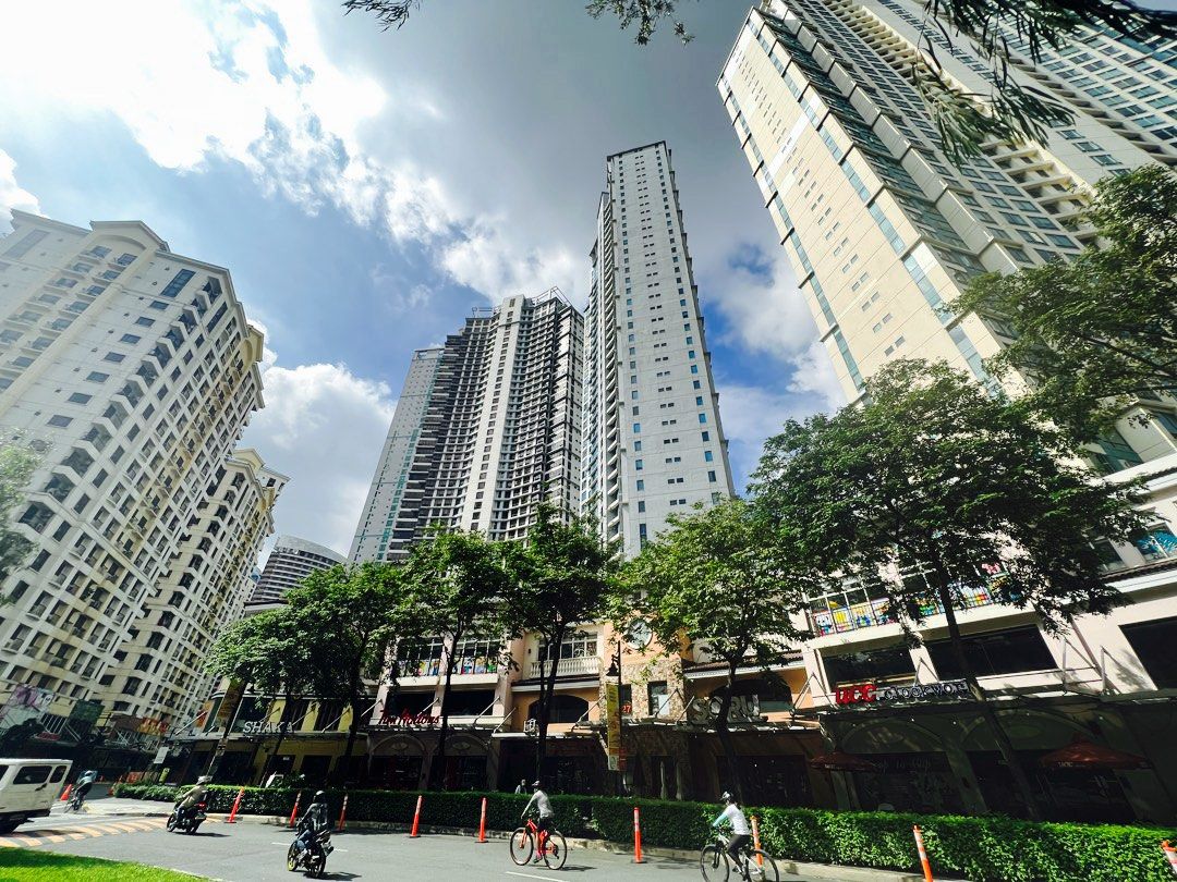 Bellagio Tower 2- BGC Taguig (Category: Apartments & Condos) located in Taguig. Submitted by brokerhanstaneo_09178038728 (Listing ID 1258720119, Image 1). Description: Bellagio Tower 2 Floor area: 90 sqm 2 Bedrooms 1 parking slot Facing Golf course P25M.