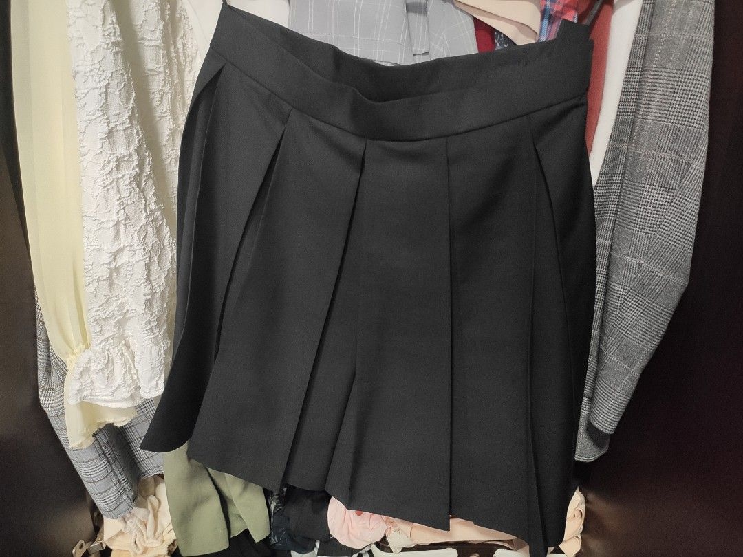 Black skater skirt sales with belt loops