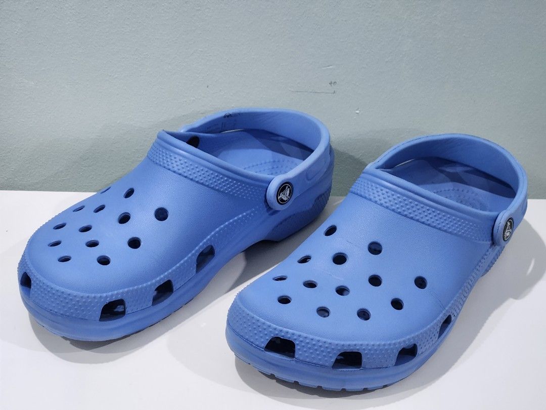 Blue Crocs CLEANED INCLUDING 4 FREE NEW JIBITS