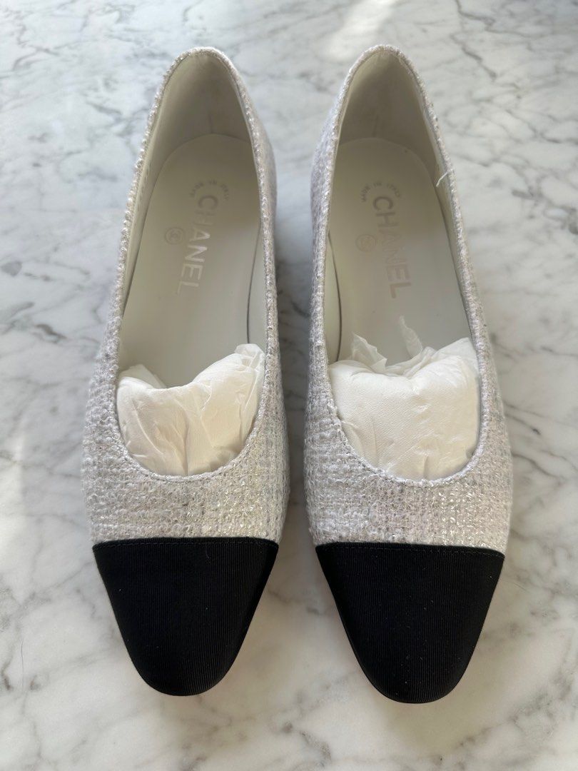 BNIB 23S Season Chanel White Tweed Flats Shoes, Luxury, Sneakers & Footwear  on Carousell