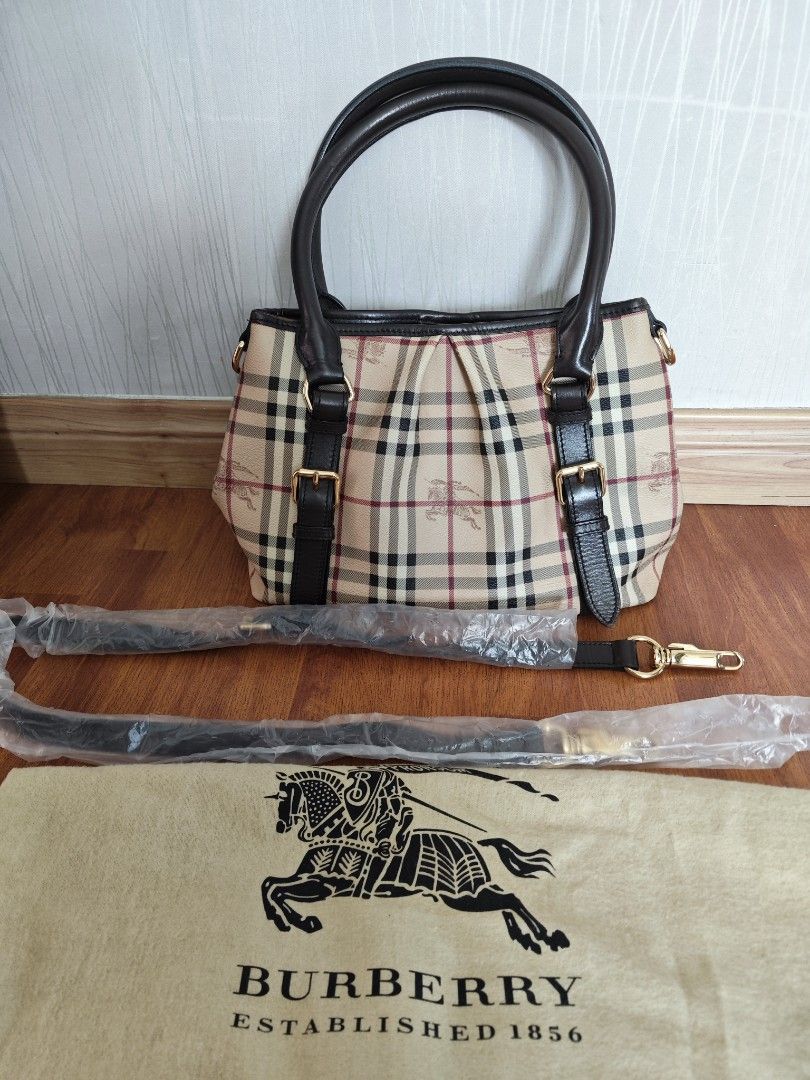 Burberry shop classic design