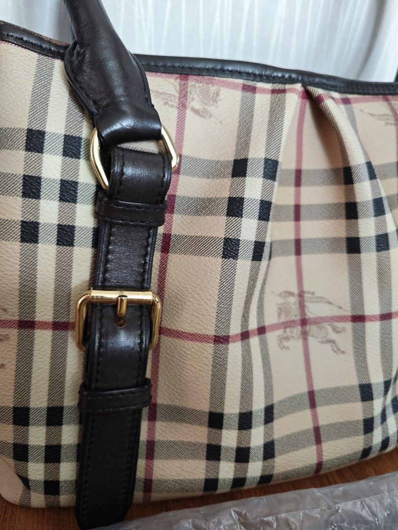Burberry shop classic design