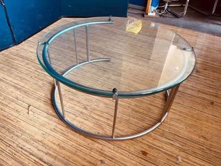 Center Table 28”L x 13”H  Thick glass top Metal legs In good condition