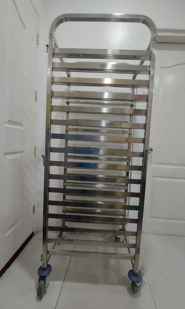 Cooling Rack Tray, Furniture & Home Living, Kitchenware & Tableware, Bakeware on Carousell