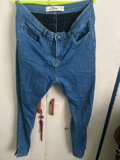 (Category: ) located in . Submitted by qcclosetdeclutter (Listing ID 1258762332, Image 1). Description: .