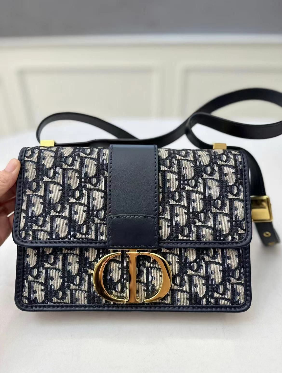 Like New Christian Dior 2-in-1 30 Montaigne Pouch Blue Dior Oblique Jacquard,  Luxury, Bags & Wallets on Carousell