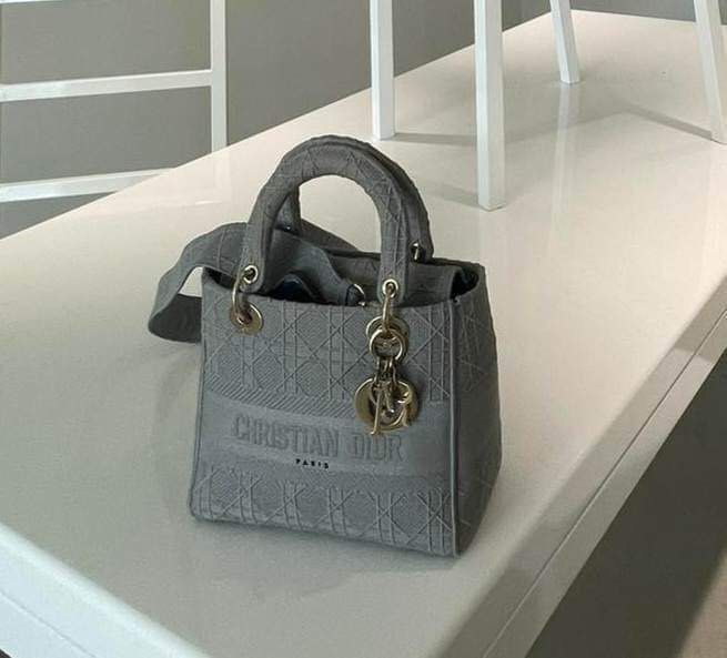 D-Lite Dior (Category: Luxury Bags & Wallets) located in Cebu City. Submitted by michkie02 (Listing ID 1258829847, Image 2). Description: Dior preloved good as new Medium D-Lite with care card and dust bag .