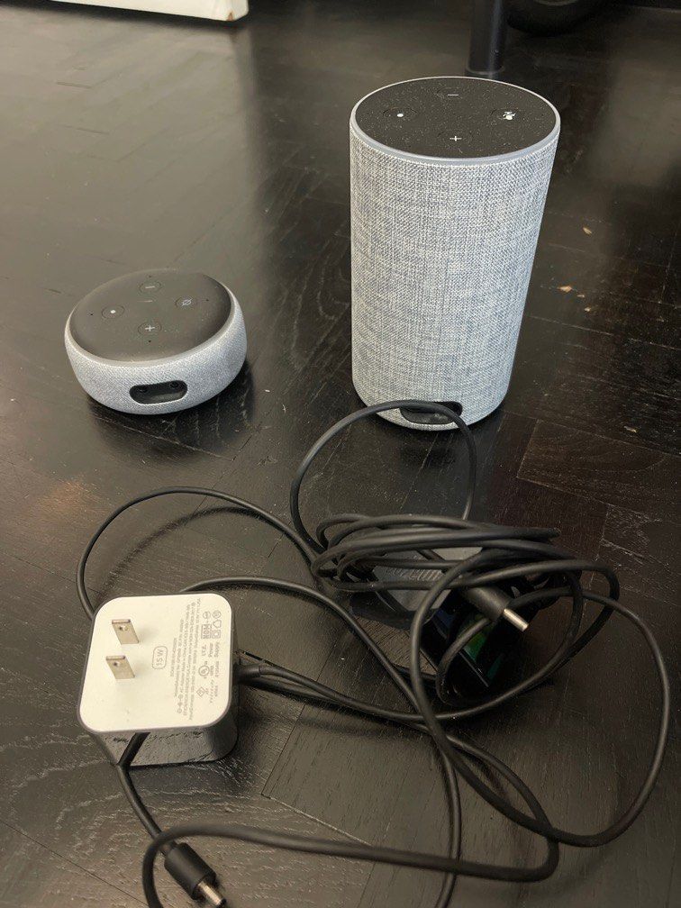 Buy the Lot of 6  Echo Dot (2nd Generation) Smart Speakers RS03QR