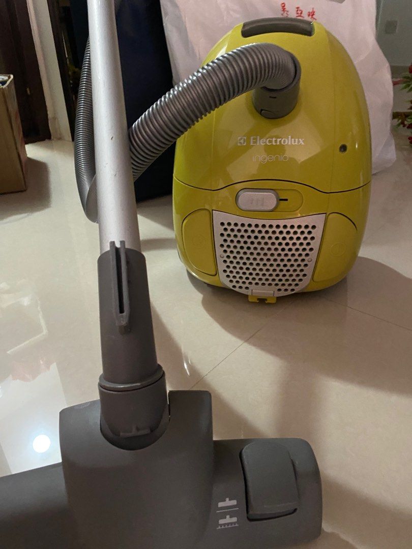 Electrolux vacuum cleaner, TV & Home Appliances, Vacuum Cleaner ...