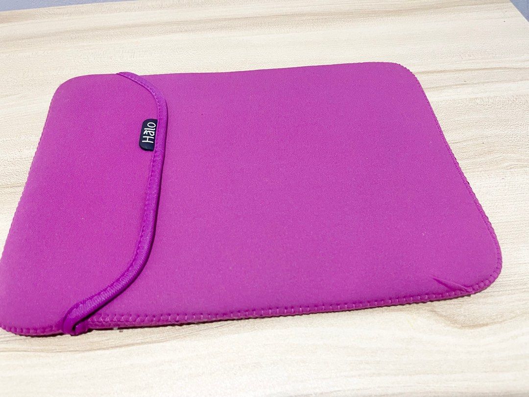 Halo laptop bag 13” (Category: Laptop Bags & Sleeves) located in Cavite. Submitted by daylightsolitude (Listing ID 1258889535, Image 2). Description: Used once Bought in powermac Reversible sleeve Can fit 13” laptop Used once Not needed, upgraded laptop.