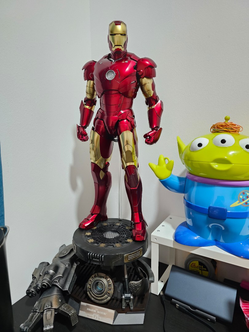 IRON MAN Figurine The Origins Collection Comic Masterpiece Deluxe Version  Hot Toys