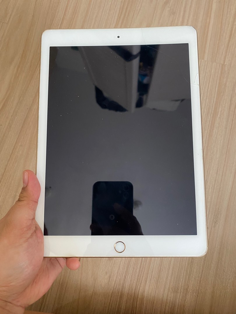 ipad 5th gen, 32gb, Mobile Phones & Gadgets, Tablets, iPad on Carousell