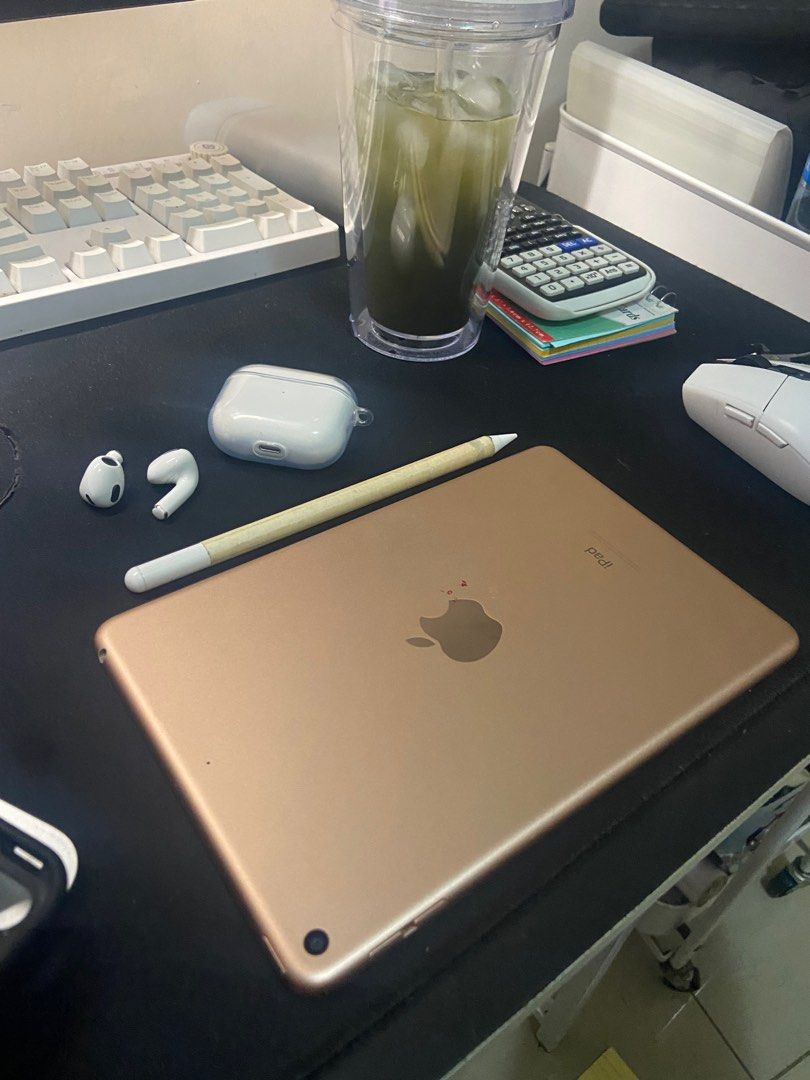 ipad mini 5th gen rose gold 64 GB wifi (Category: iPad) located in Quezon City. Submitted by orcadec (Listing ID 1258778380, Image 1). Description: honest issue: may black lines sa gilid, dents, nakadiin yung power button pero di naman namamatay gaano rfs: upgraded.