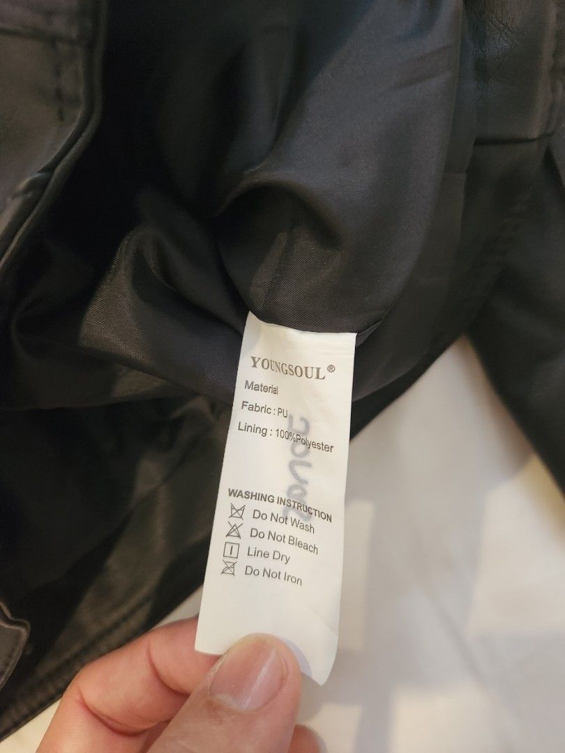 Jacket (Category: Babies & Kids Fashion) located in Singapore. Submitted by buybuy2345 (Listing ID 1258777927, Image 3). Description: for 4-5 years old..