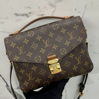 Louis Vuitton monogram cute wallet ( preorder japan 🇯🇵), Luxury, Bags &  Wallets on Carousell