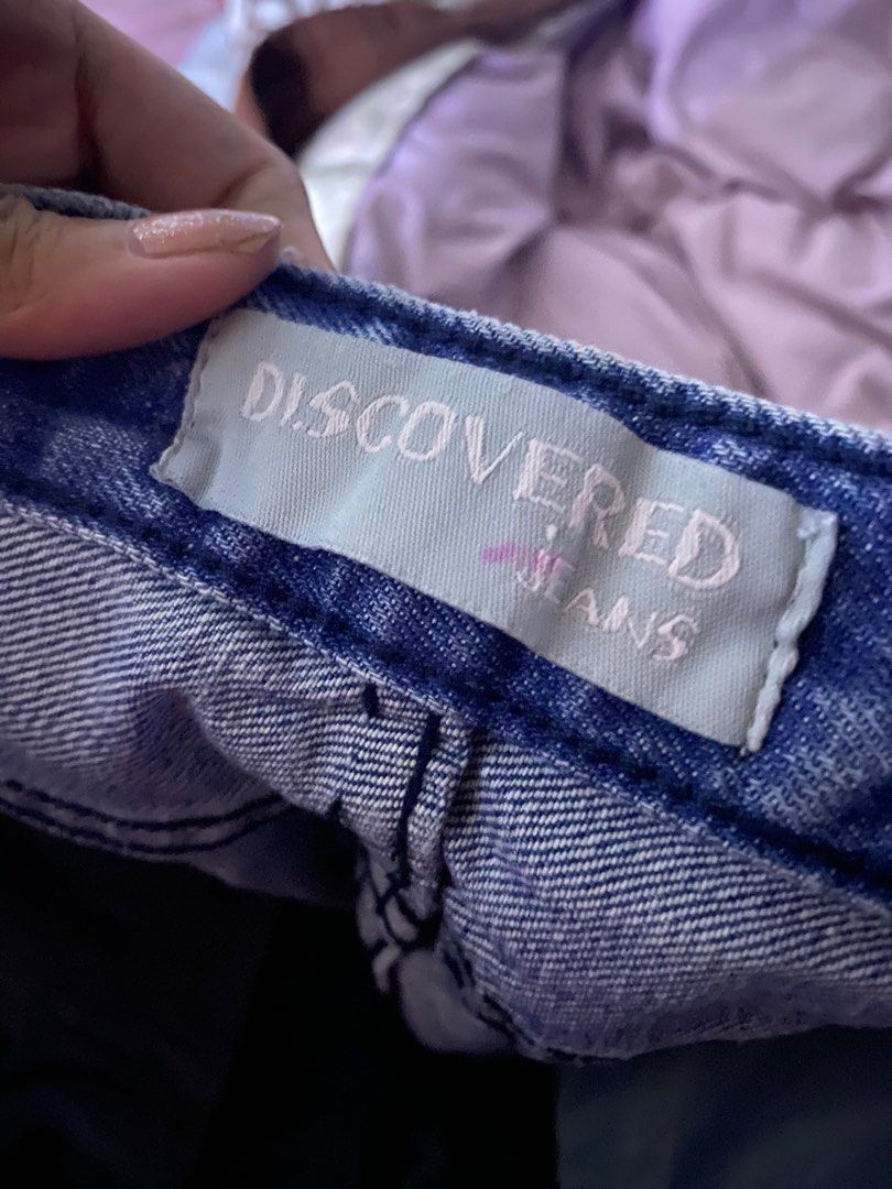 Low waist wide leg jeans (Category: Jeans) located in Pasig City. Submitted by louhdr (Listing ID 1258878723, Image 3). Description: Xxs-xs Size 22-23 Never been worn No when worn (it doesn’t fit me).