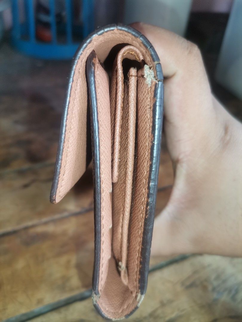 inside lv trifold long wallet