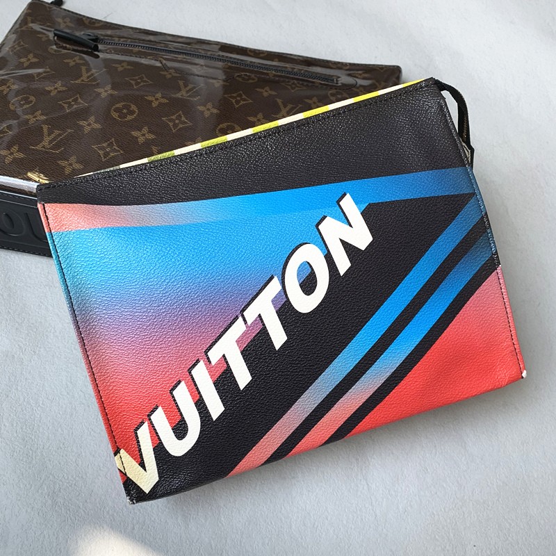 Louis Vuitton Toiletry Bag 25 review! Wear & Tear/What fits inside & is it  worth it? 