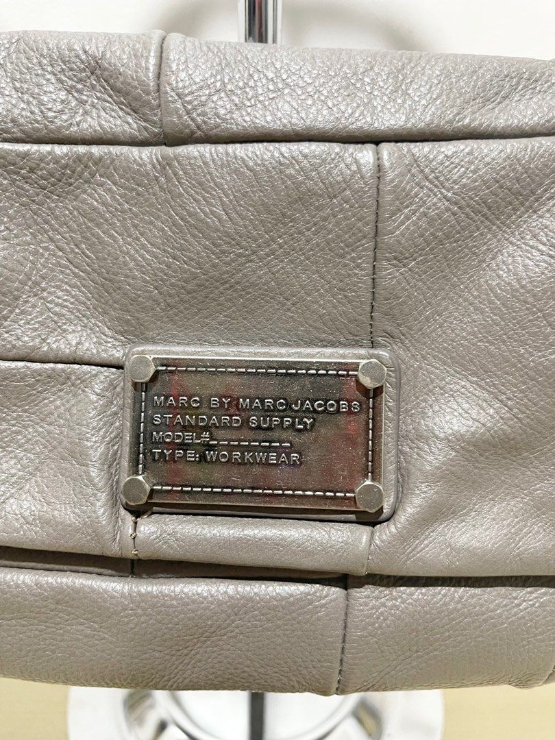 Marc Jacobs Vintage Leather Shoulder Kili Bag (Category: Luxury Bags & Wallets) located in Cavite. Submitted by daylightsolitude (Listing ID 1258889321, Image 2). Description: Original 💯 With 3 compartments One of my fave .