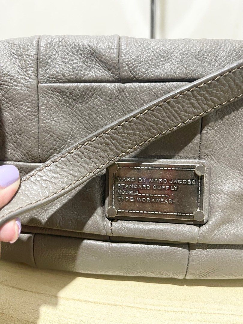 Marc Jacobs Vintage Leather Shoulder Kili Bag (Category: Luxury Bags & Wallets) located in Cavite. Submitted by daylightsolitude (Listing ID 1258889321, Image 3). Description: Original 💯 With 3 compartments One of my fave .