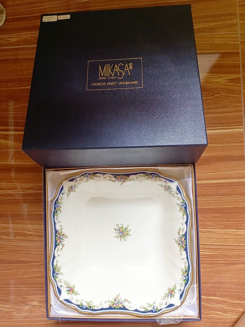 Mikasa Square Bowl (Category: Dinnerware & Cutlery) located in San Jose del Monte. Submitted by eivon29 (Listing ID 1258751146, Image 1). Description: MIKASA BONE CHINA M6086 MONTPELLIER JAPAN. Ash porcelain square plate [ Western-style tableware large bowl made in Japan Mikasa] size: 29cm × 25cm height 4cm~4.4cm.