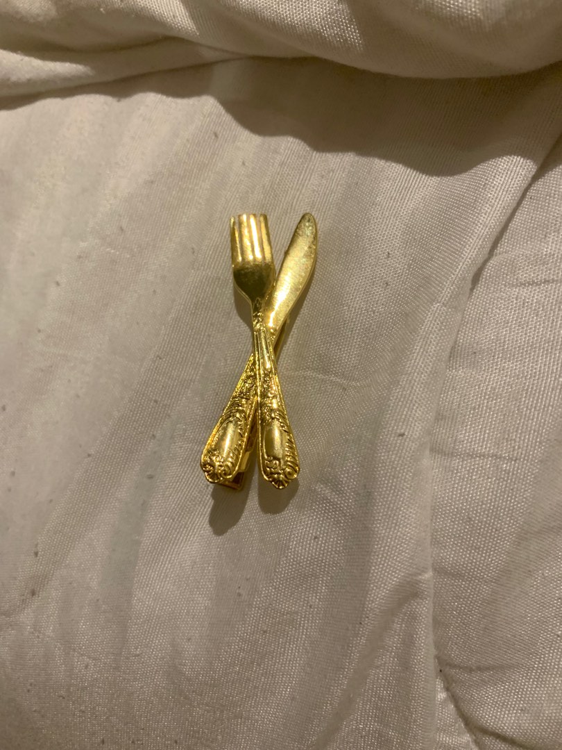 necktie clip